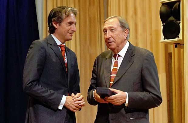 Juan Navarro Baldeweg recibe la Medalla de Plata de la ciudad de Santander